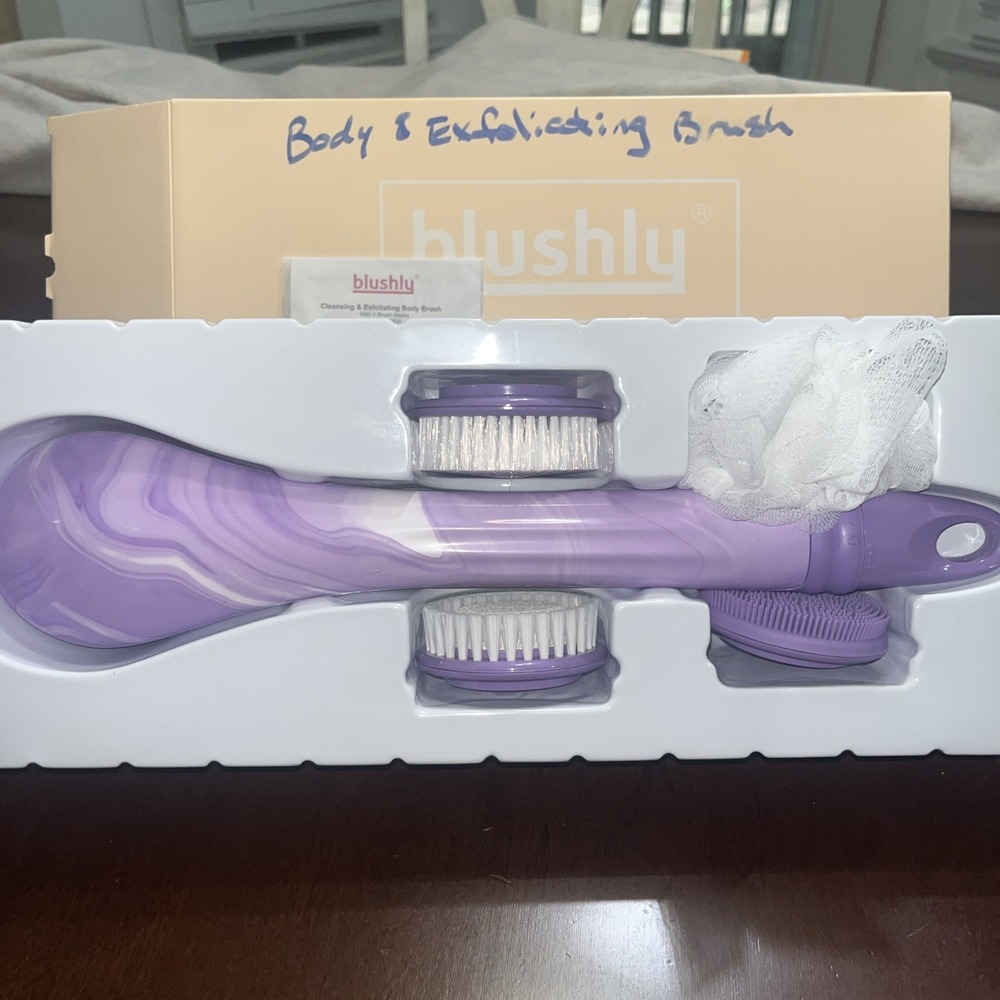 BLUSHLY  Cleansing & Exfoliating Body Brush with Heads & Box New (Purple)